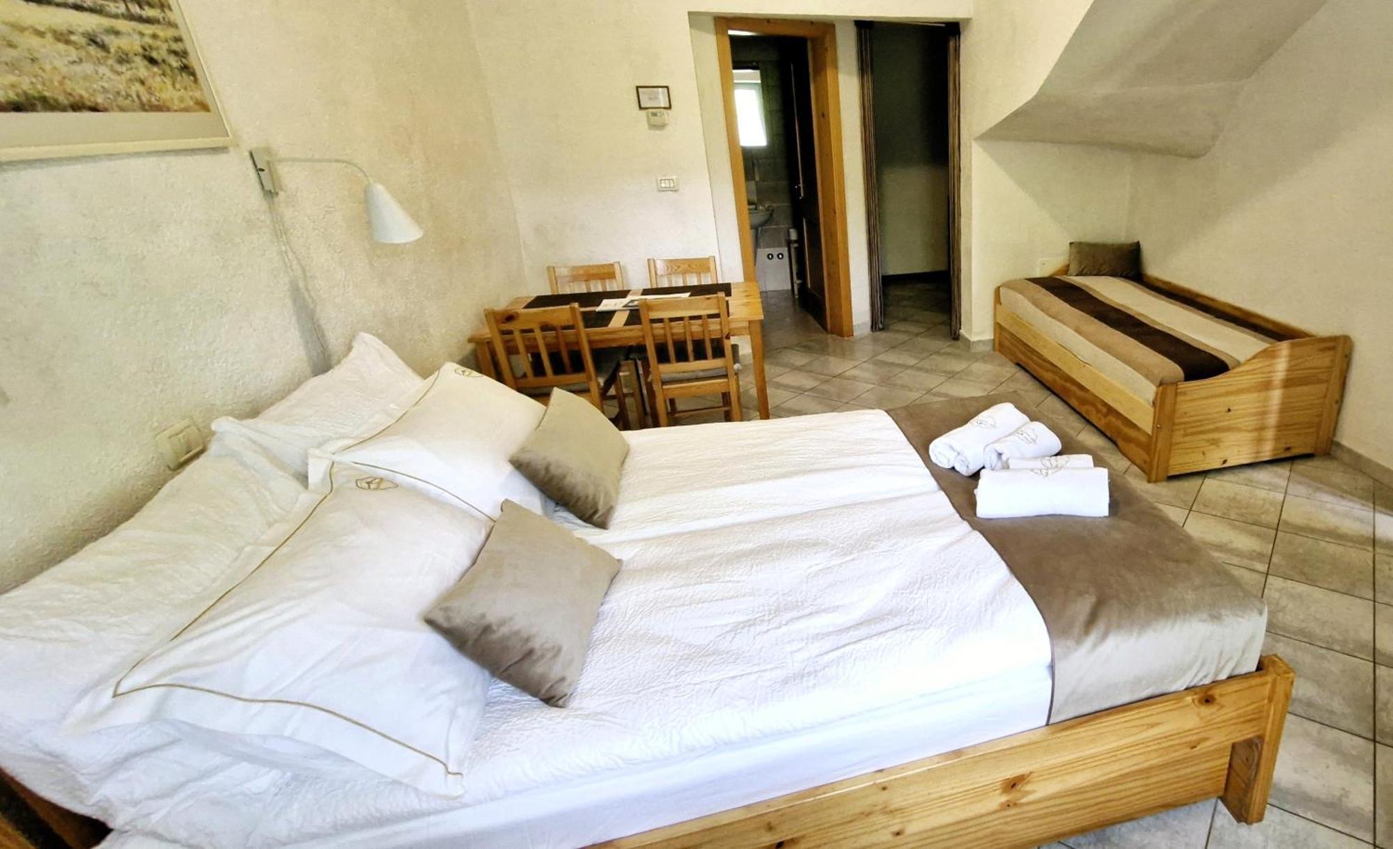 Senozece Guesthouse Idila Pod Nanosom מראה חיצוני תמונה