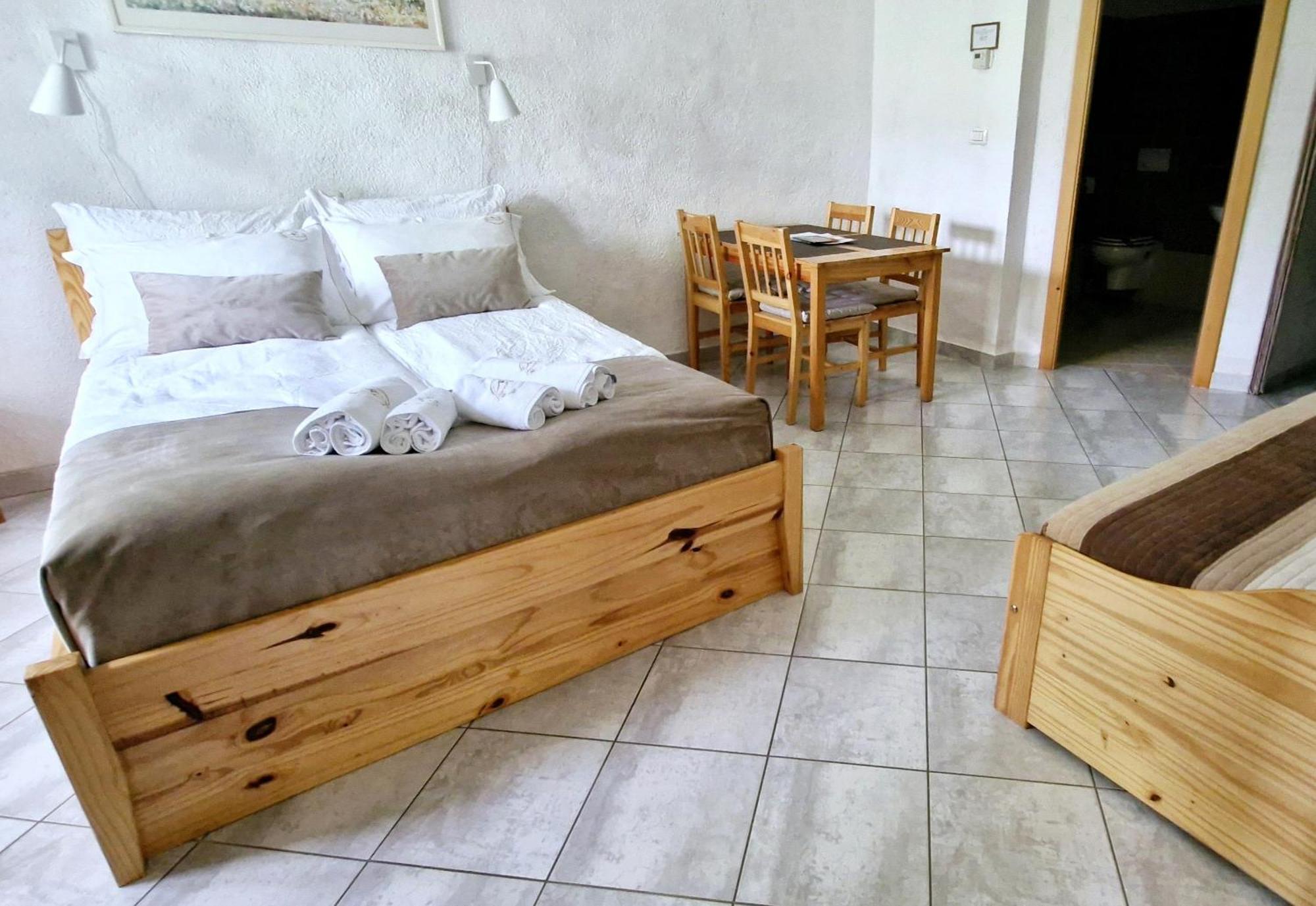 Senozece Guesthouse Idila Pod Nanosom מראה חיצוני תמונה